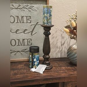 RainCaper Tiffany "Field of Lilies" 6-inch LED flameless real wax candle. (NEW)